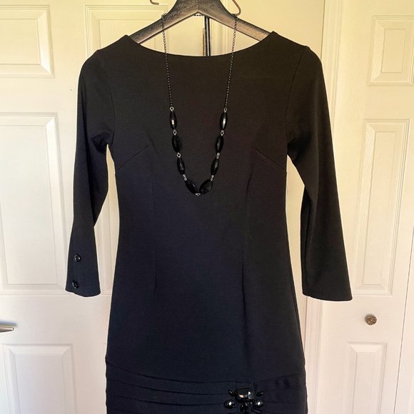 Small black dress - Picture 3 of 3